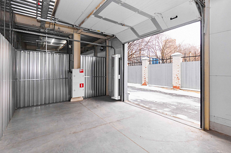 Где хранить товар селлеру: сравнение self storage, фулфилмента и собственного склада